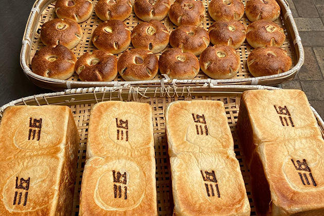 三丘文庫　三丘パン研究会　食パンには「三丘」の焼き印が